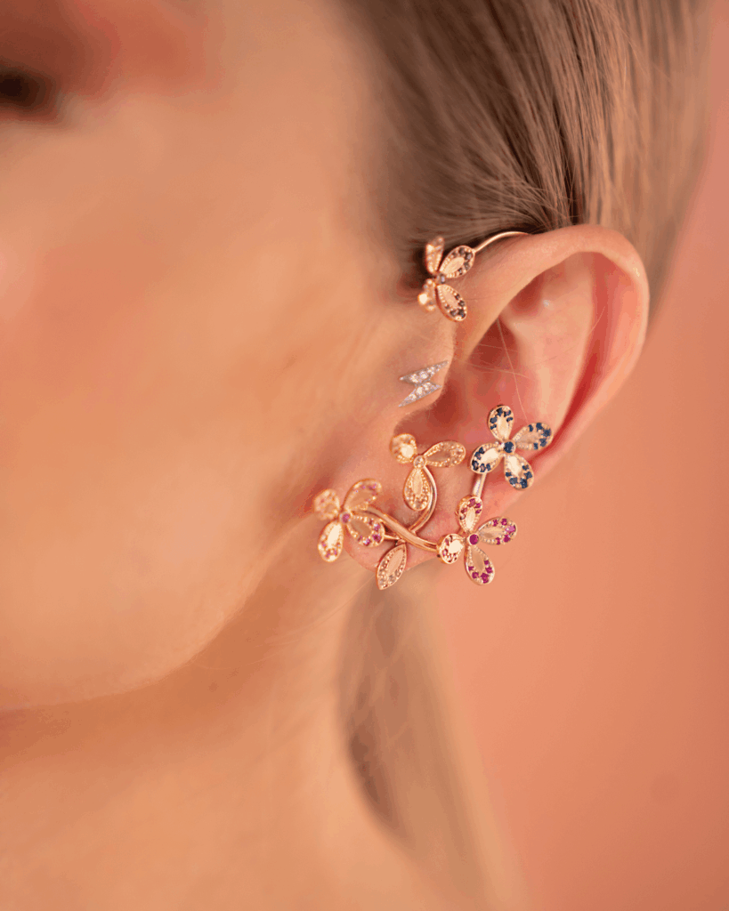 Brincos com pedras preciosas