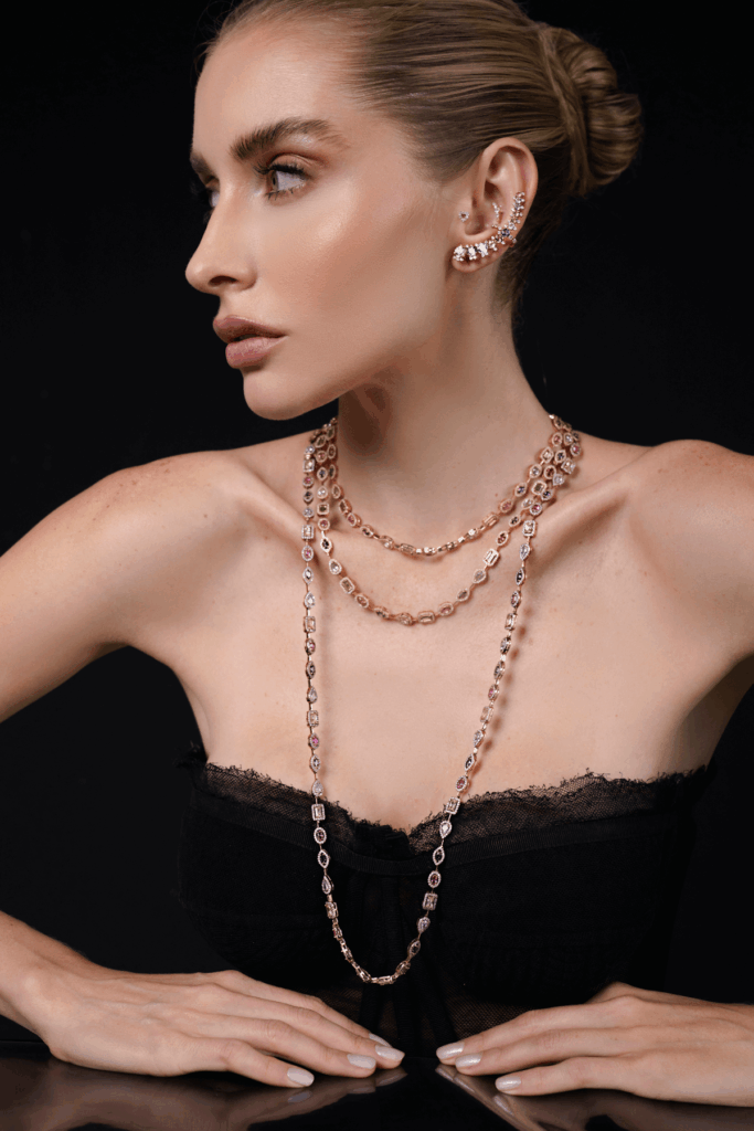 Colares com pedras preciosas