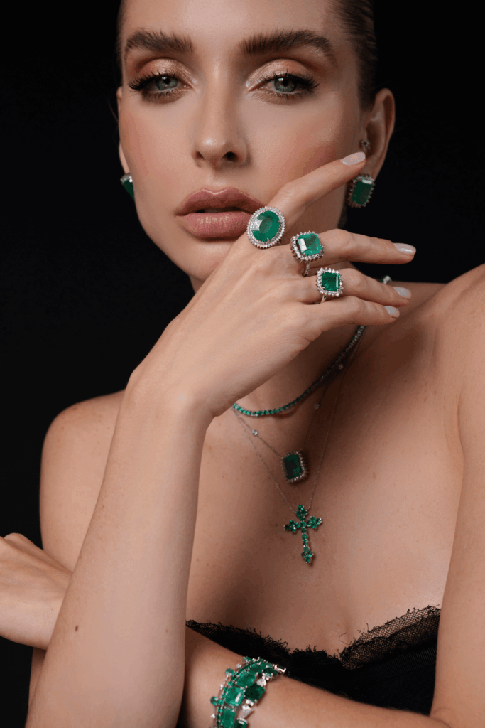 Joias com esmeraldas
